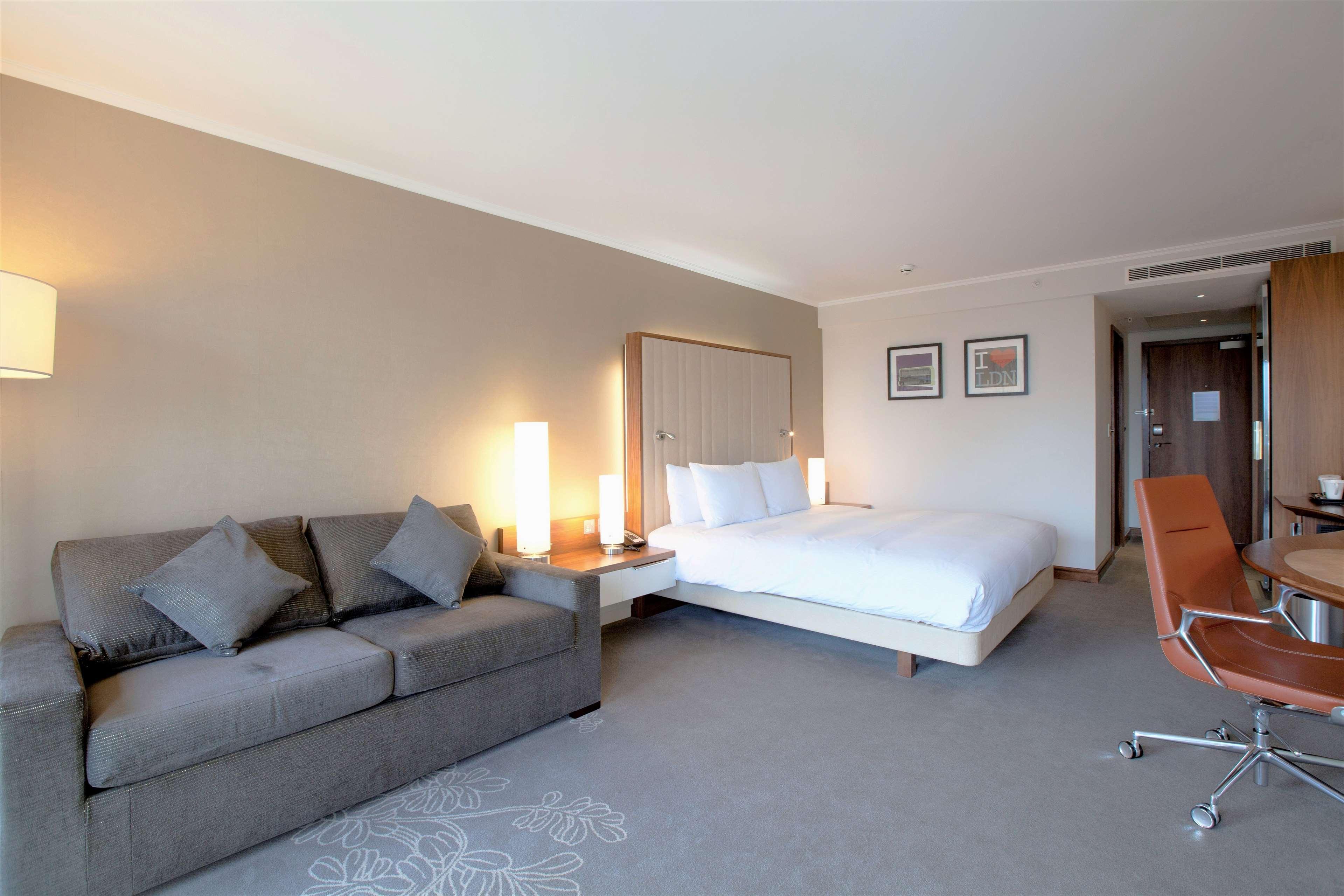 Hilton London Heathrow Airport Terminal 5 Hotel Hillingdon Ngoại thất bức ảnh
