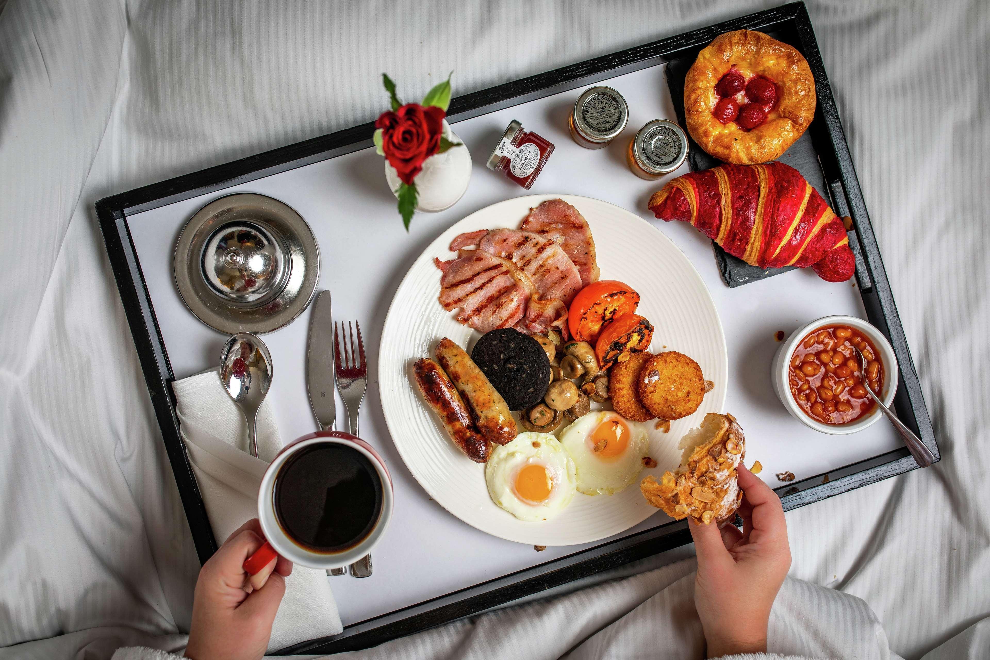 Hilton London Heathrow Airport Terminal 5 Hotel Hillingdon Ngoại thất bức ảnh