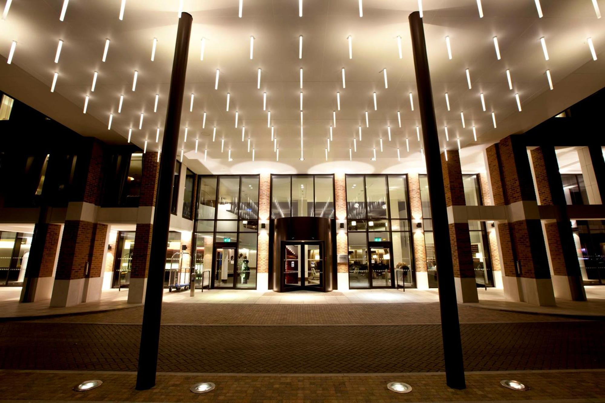 Hilton London Heathrow Airport Terminal 5 Hotel Hillingdon Ngoại thất bức ảnh
