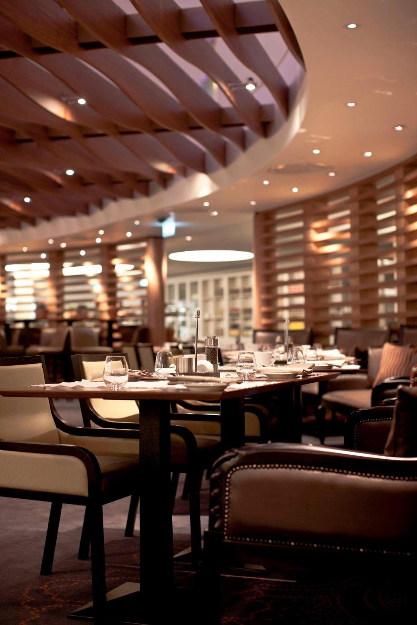 Hilton London Heathrow Airport Terminal 5 Hotel Hillingdon Ngoại thất bức ảnh