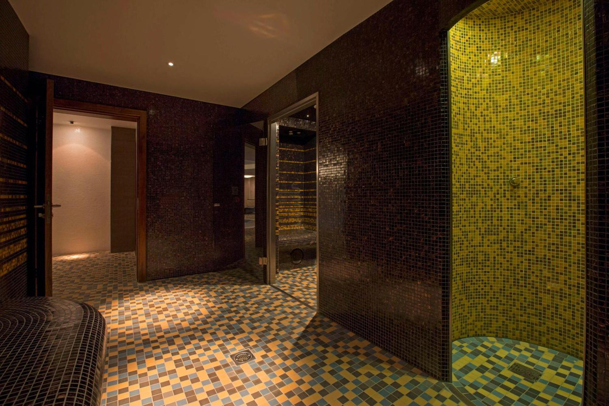 Hilton London Heathrow Airport Terminal 5 Hotel Hillingdon Ngoại thất bức ảnh