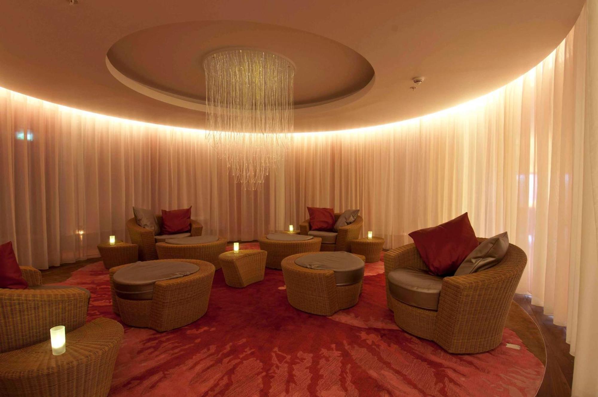 Hilton London Heathrow Airport Terminal 5 Hotel Hillingdon Ngoại thất bức ảnh