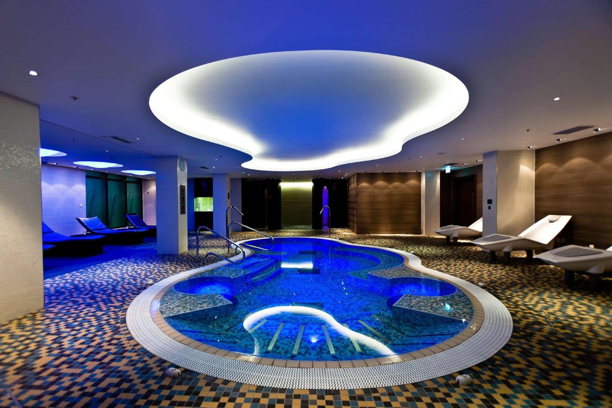 Hilton London Heathrow Airport Terminal 5 Hotel Hillingdon Ngoại thất bức ảnh