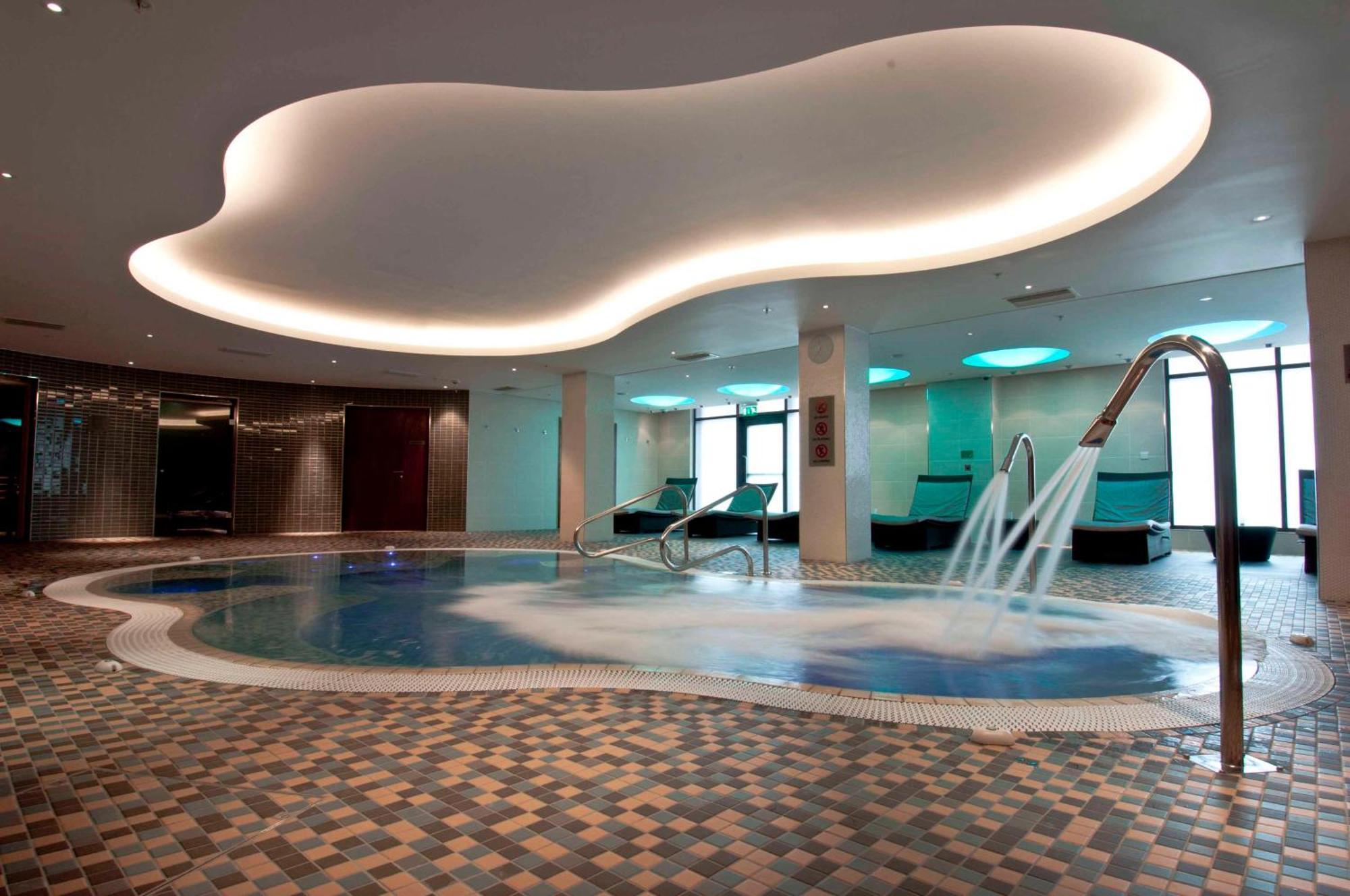 Hilton London Heathrow Airport Terminal 5 Hotel Hillingdon Ngoại thất bức ảnh