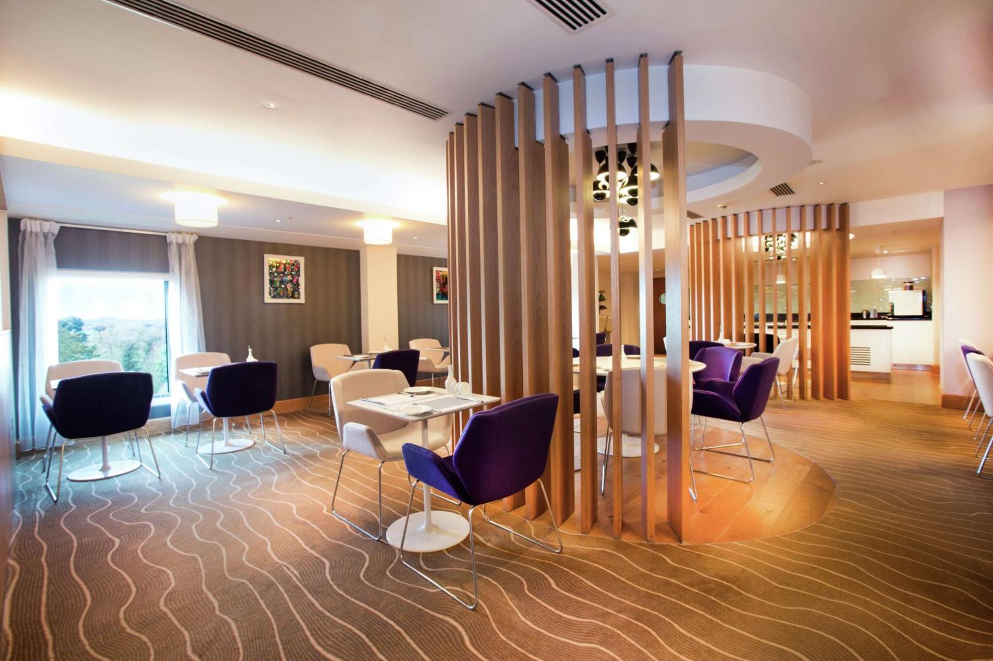 Hilton London Heathrow Airport Terminal 5 Hotel Hillingdon Ngoại thất bức ảnh