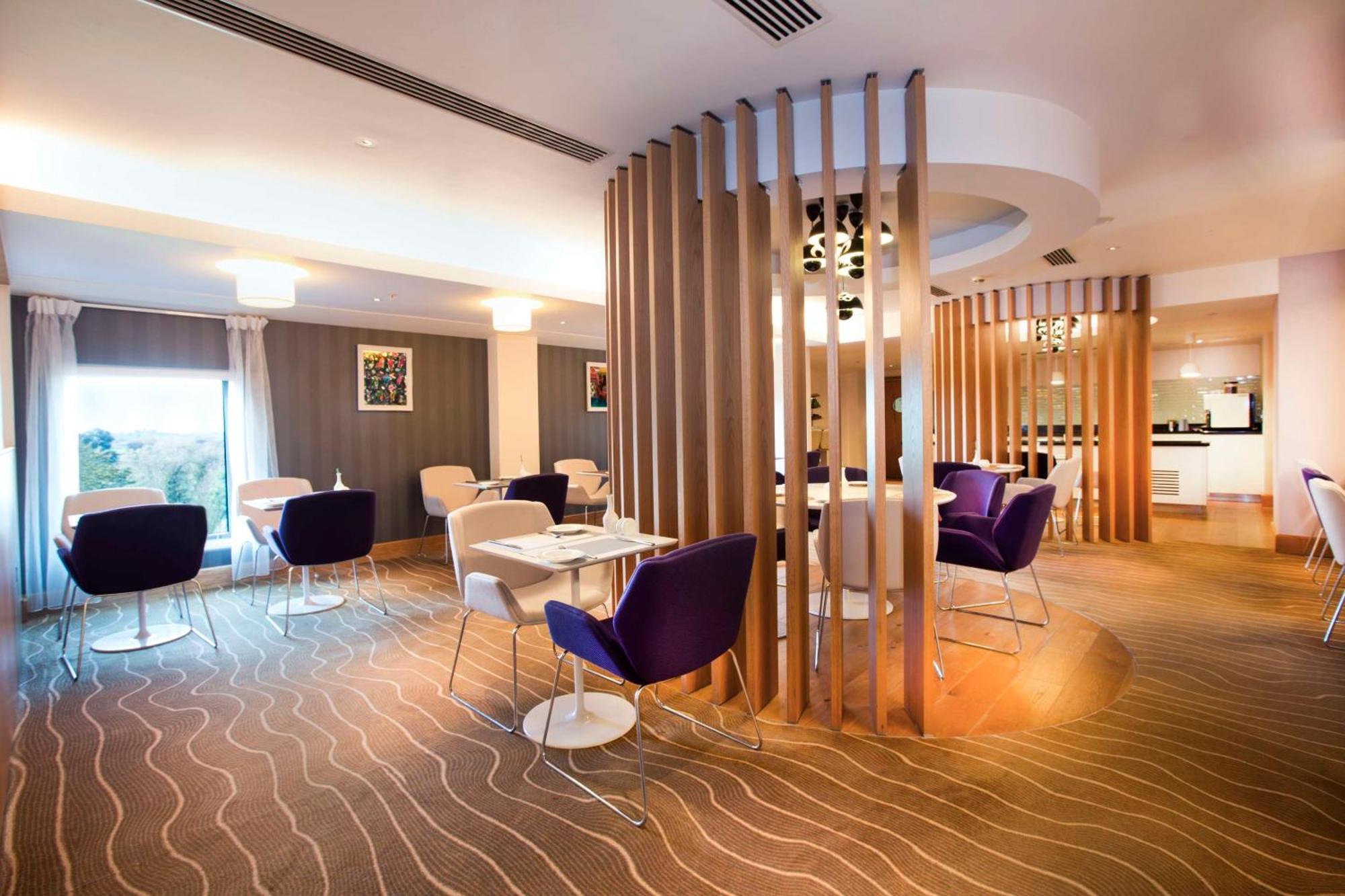 Hilton London Heathrow Airport Terminal 5 Hotel Hillingdon Ngoại thất bức ảnh